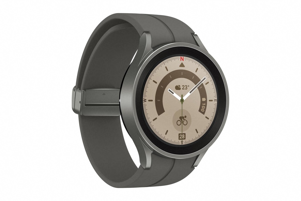 Die etwas dickere und schwerere Galaxy Watch 5 Pro gibt es in Schwarz-Titan und Grau-Titan ab 469 Franken (UVP).
