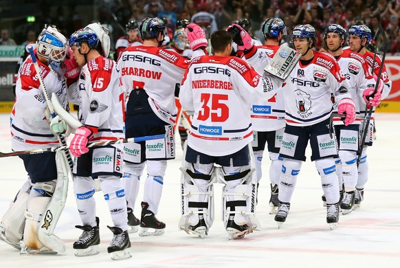 COLOGNE, GERMANY - OCTOBER 17: Team members of Eisbaeren Berlin celebrate after the DEL Ice Hockey match between Koelner Haie and Eisbaeren Berlin at Lanxess Arena on October 17, 2014 in Cologne, Germ ...