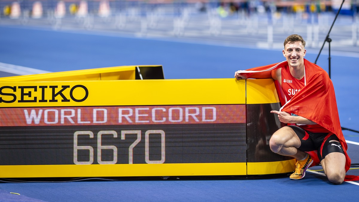 Gold medalist Simon Ehammer of Switzerland poses after the men's 1'000 meters heptathlon competition as he breaks the world indoor record at the World Athletics Indoor Championships at the K ...