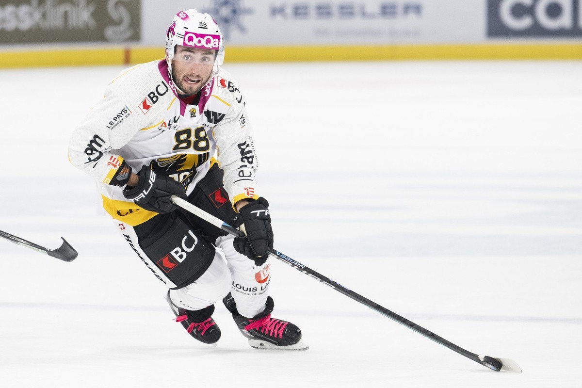 Ajoies Daniel Audette am Puck im Eishockeyspiel der National League zwischen den ZSC Lions und dem HC Ajoie am Freitag, 15. September 2023, in der Swiss Life Arena in Zuerich. (KEYSTONE/Ennio Leanza)