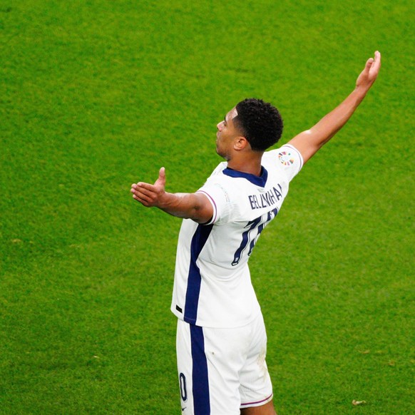 Jude Bellingham of England celebrates their goal to make it 1-0 Serbia v England, UEFA European Championship, EM, Europameisterschaft 2024, Group C, Football, Arena Aufschalke, Gelsenkirchen, Germany, ...
