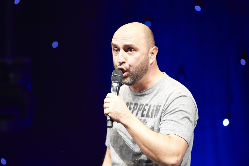 Serdar Somuncu bei einer Stand-up-Performance.&nbsp;