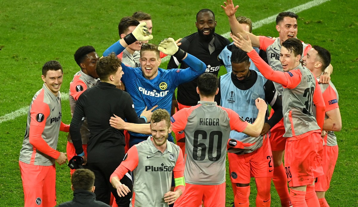 epa09037148 YB's team celebrates after winning the UEFA Europa League round of 32 second leg soccer match between Bayer Leverkusen and BSC Young Boys Bern in Leverkusen, Germany, 25 February 2021 ...