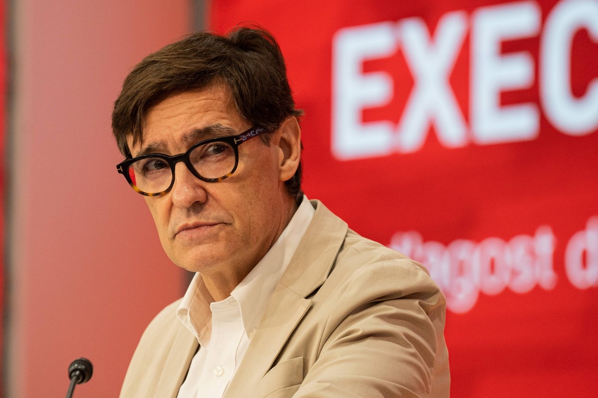 Intervention In The Executive Commission Of Salvador Illa PSC In Barcelona. The first secretary of the PSC, Salvador Illa, is intervening in the Executive Commission at the party headquarters to evalu ...