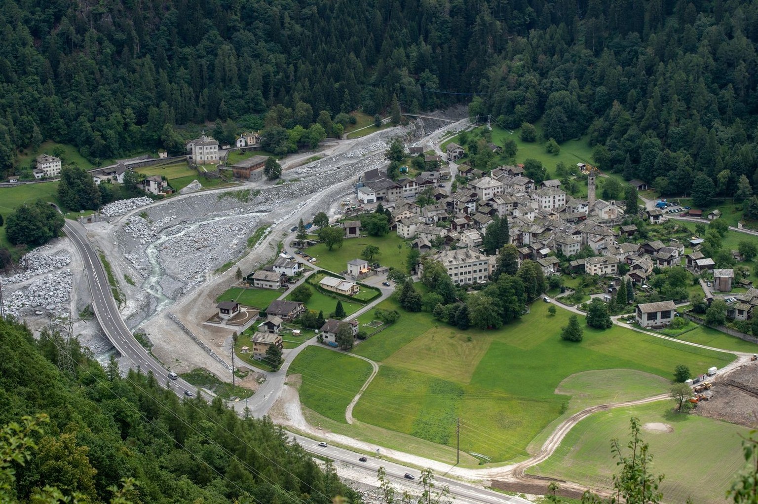 Blick auf Bondo im Kanton Graubuenden, am Freitag, 10. August 2018. Am 23. August 2017 ereignete sich der groesste Bergsturz in Graubuenden seit Jahrzehnten, der acht Menschenleben forderte. Murgaenge ...