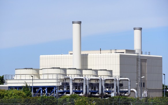 22.06.2022, Sachsen-Anhalt, Bad Lauchstädt/Teutschenthal: Blick auf die Kühlanlagen und die Gasverdichter (l) des Untergrund-Gasspeichers der VNG AG. Die Speicheranlage kombiniert die Speichertypen Ka ...