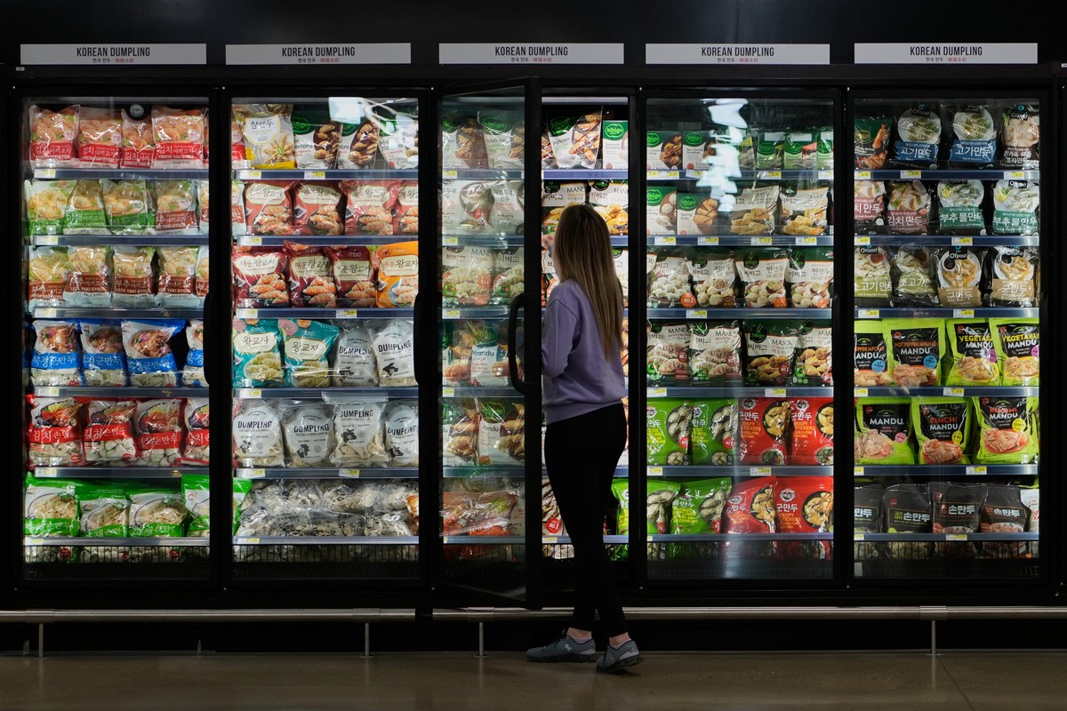 KEYPIX - A shopper shops at a grocery store in Schaumburg, Ill., Thursday, May 14, 2026. (KEYSTONE/AP Photo/Nam Y. Huh)