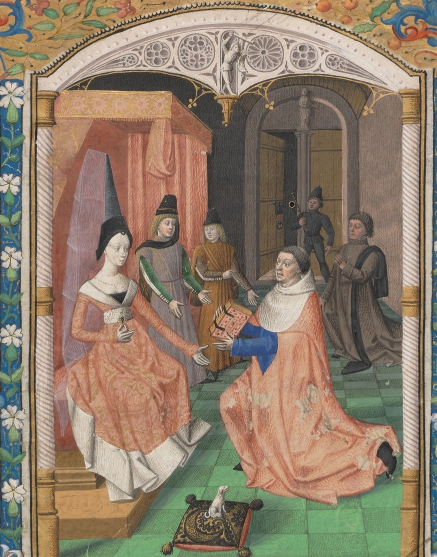 Die Herzogin von Savoyen, Yolande de Valois (links), in einer Widmung im Manuskript Rhetorica von Guillaume Fichet, 1471. Die Handschrift beginnt mit dieser grossen Miniatur, die den Autor darstellt,  ...