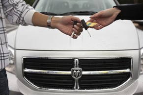 Wieder mehr Leute wagen es, einen Neuwagen zu registrieren.&nbsp;