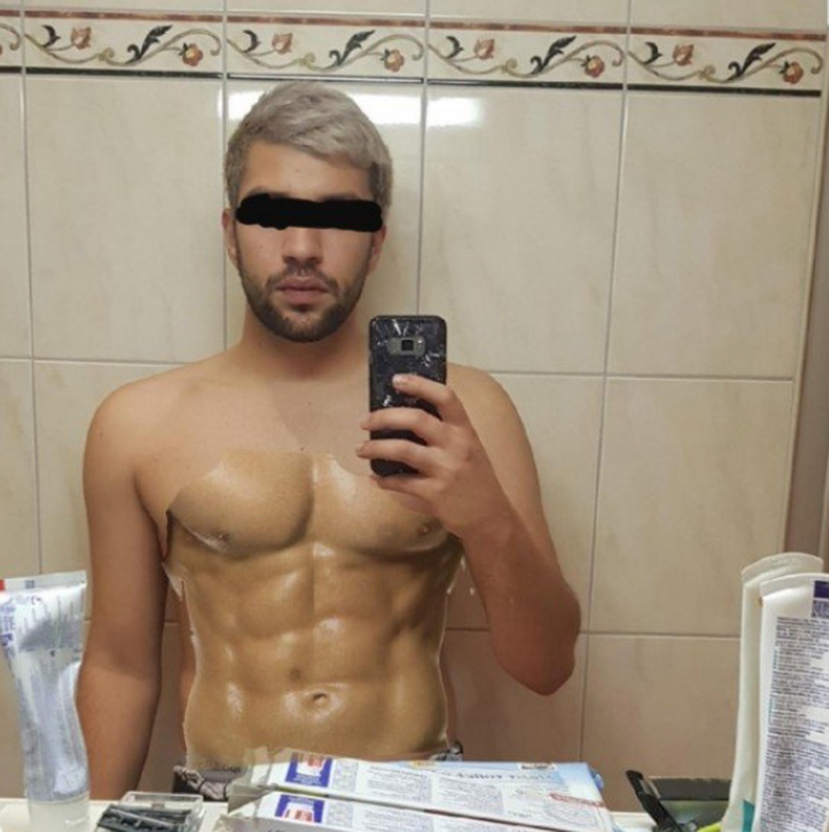 Faildienstag: Photoshop-Fail mit falschem Waschbrettbauch