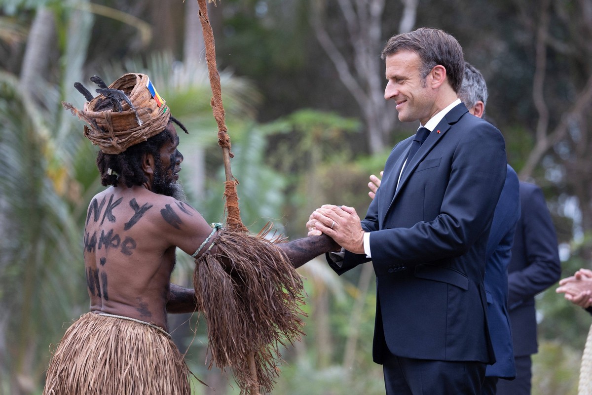 Customary Ceremony In Honour Of President Macron - New Caledonia People in traditional costumes shake hand of French President Emmanuel Macron, French Interior Minister Gerald Darmanin, Minister Deleg ...