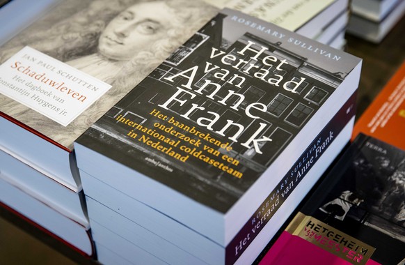 epa09723059 The book &#039;The Betrayal of Anne Frank&#039; by Canadian writer Rosemary Sullivan in a bookshop, in The Hague, the Netherlands, 02 February 2022. Dutch Publisher Ambo Anthos has apologi ...