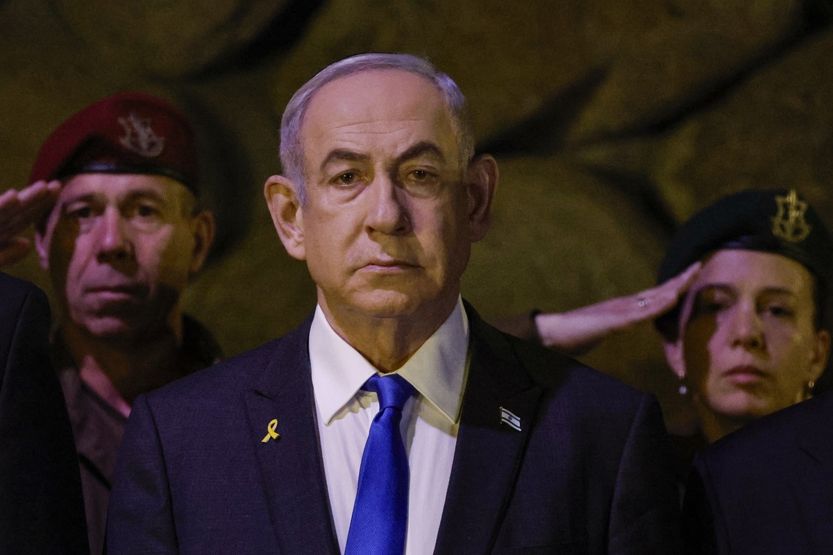 Israeli Prime Minister Benjamin Netanyahu, front, attends a wreath-laying ceremony marking Holocaust Remembrance Day in the Hall of Remembrance at Yad Vashem, the World Holocaust Remembrance Centre, i ...