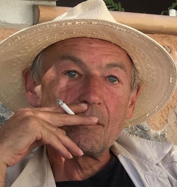 Erkennst du den Redaktor? Hier kommen unsere peinlichsten* Führerschein-Fotos
Hat was von Ian McKellen 😄