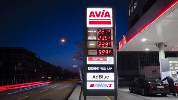 A panel showcases the fuel prices in Swiss francs at an AVIA petrol station in Zurich, Switzerland, on Wednesday, March 9, 2022. (KEYSTONE/Michael Buholzer)