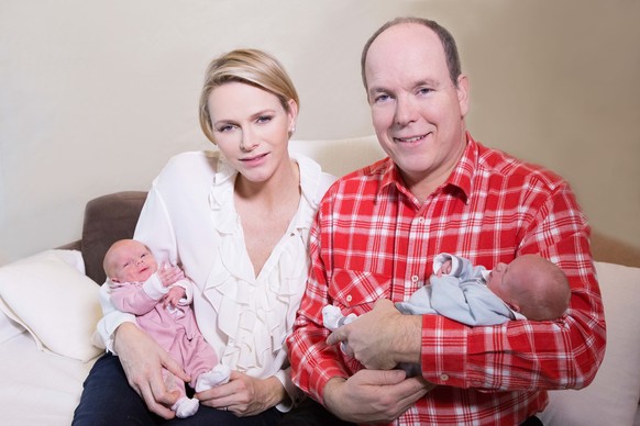 LE PRINCE ALBERT ET CHARLENE AVEC LEURS BEBES GABRIELLA ET JACQUES