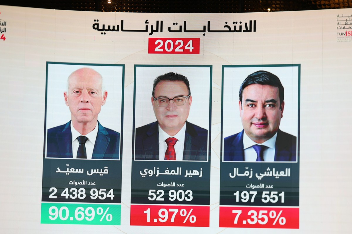 epa11648127 A display of the results during press conference of Farouk Bouasker (Not in picture) , president of the High Independent Authority for Elections (ISIE), to announce the results of the pres ...