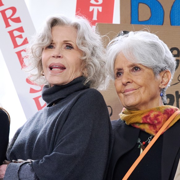 Jane Fonda, left, and singer Joan Baez attend a rally of, "Artists United for Our Freedoms," near the Kennedy Center, Friday, March 27, 2026, in Washington. (AP Photo/Jacquelyn Martin)
Jane  ...