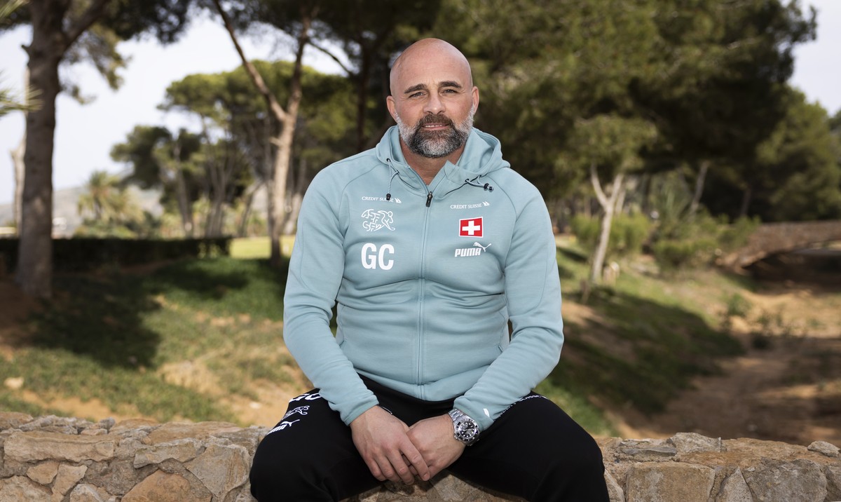 ARCHIVBILD ZUR MELDUNG, DASS GIORGIO CONTINI NEUER YB-TRAINER WIRD --- Assistenztrainer Giorgio Contini posiert nach einer Medienkonferenz, am Mittwoch, 20. Maerz 2024 in Cartagena, Spanien. Die Schwe ...