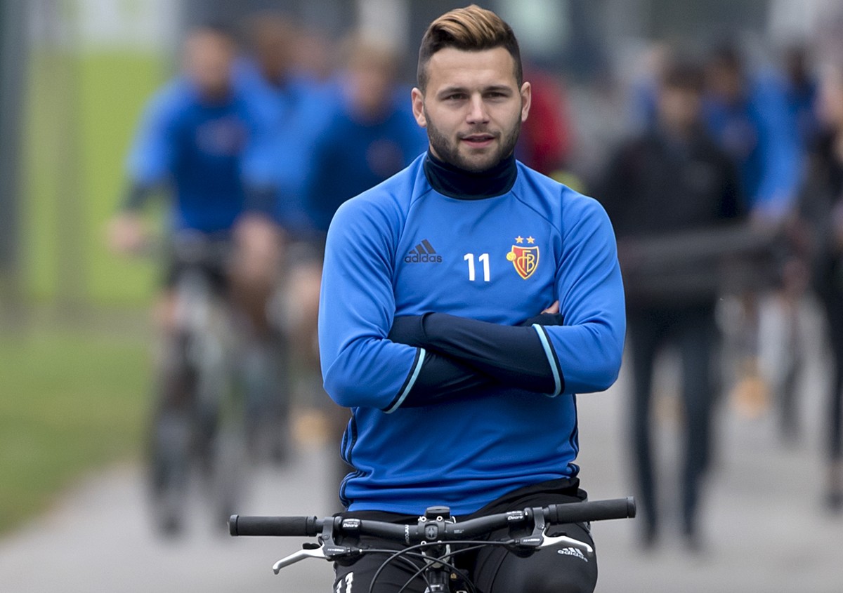 Basel's Renato Steffen arrives for a training session the day before the UEFA Champions League Group stage Group A matchday 2 soccer match between Switzerland's FC Basel 1893 and Portugal  ...