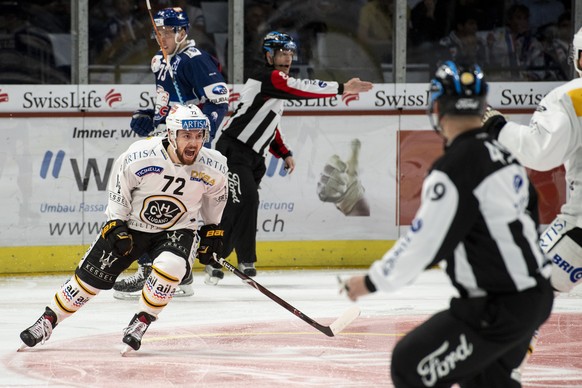 Luganos Loic Vedova jubelt nach dem 1:0 Tor im vierten Eishockey Playoff-Finalspiel der National League zwischen den ZSC Lions und dem HC Lugano am Mittwoch, 18. April 2018, im Zuercher Hallenstadion. ...