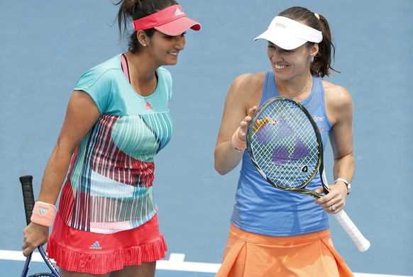 Martina Hingis mit ihrer Doppelpartnerin Sania Mirza<br data-editable="remove">