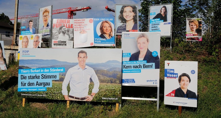 17.09.2019 Aargau , SCHWEIZ , Wahlplakate am Strassenrand anlässlich der Nationalratswahlen / Ständeratswahlen vom 20.Oktober 2019 *** 17 09 2019 Aargau , SWITZERLAND , Election posters on the roadsid ...