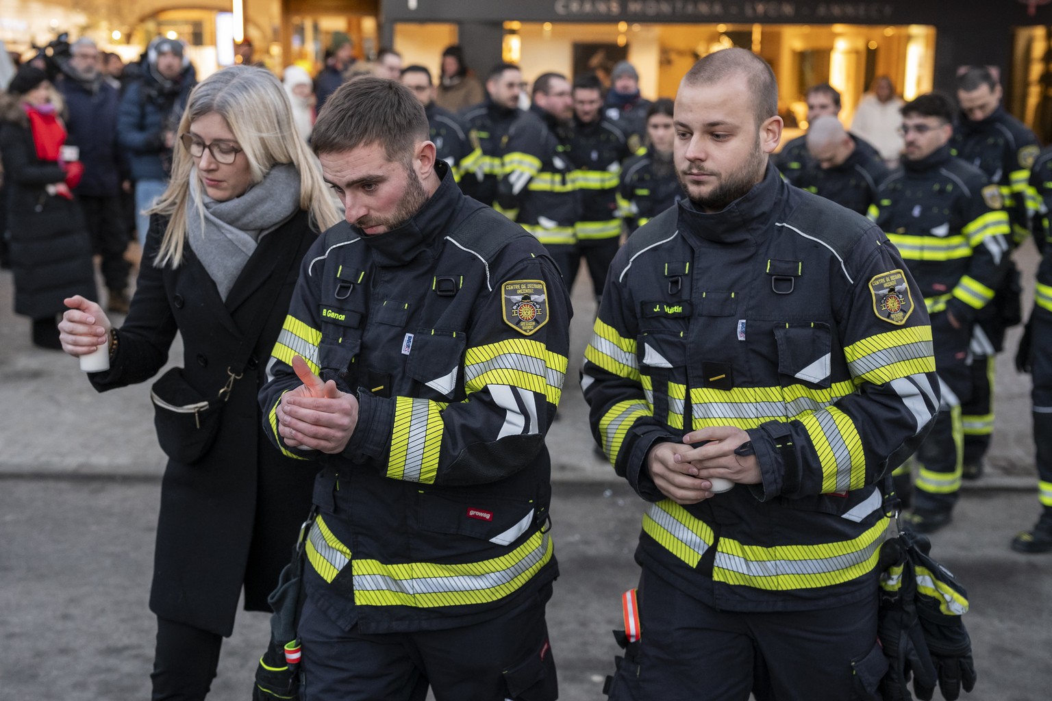 epa12623689 Firefighters of the regional fire and rescue service Sapeur-Pompiers de Sierre gather to pay their respects to the victims of the deadly fire at the 'Le Constellation' bar, in Cr ...