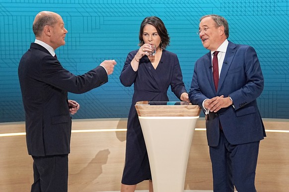 epa09464163 (L-R) German Minister of Finance and Social Democratic Party (SPD) top candidate for the federal elections Olaf Scholz, Green party (Buendnis90/Die Gruenen, Alliance 90/The Greens) co-chai ...