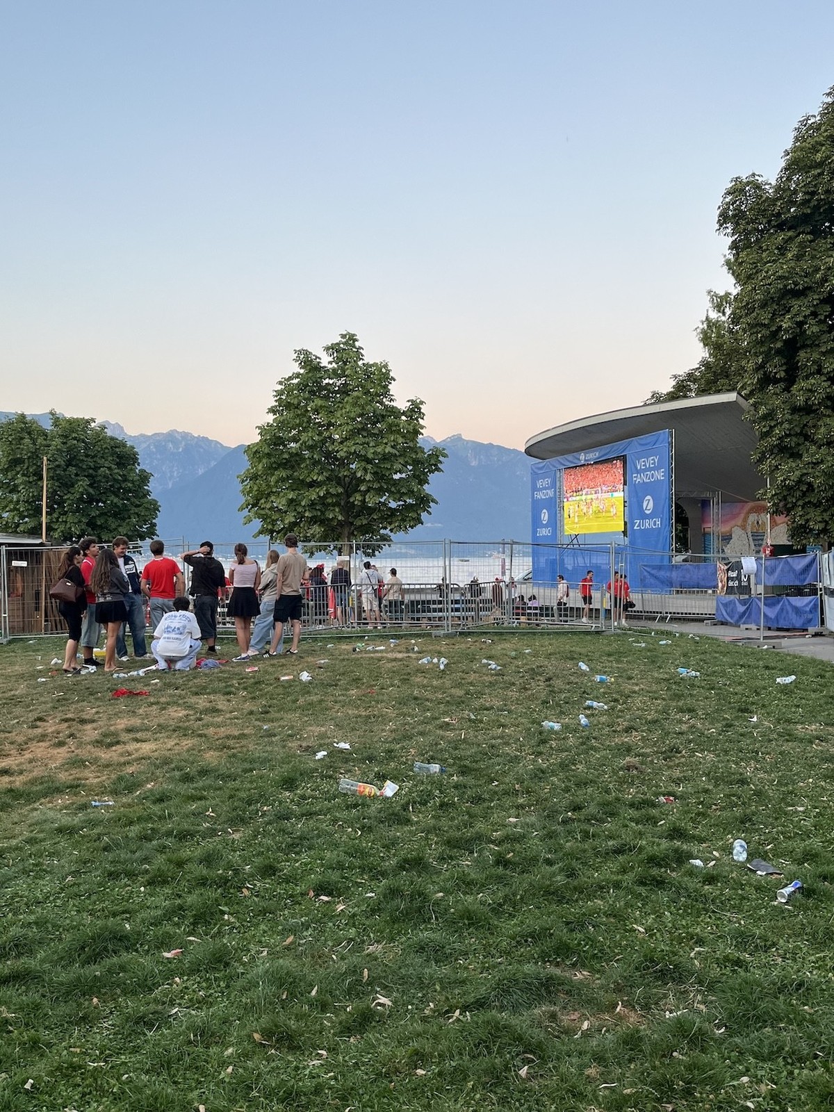 Le 12 juillet 2026, la fan zone de Vevey a vibré pour le match Suisse-Argentine. Watson y était.