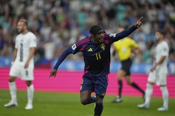Sweden&#039;s Anthony Elanga celebrates after scoring during the World Cup qualifying soccer match between Slovenia and Sweden at the Stozice stadium in Ljubljana, Slovenia, Friday, Sept. 5, 2025. (AP ...