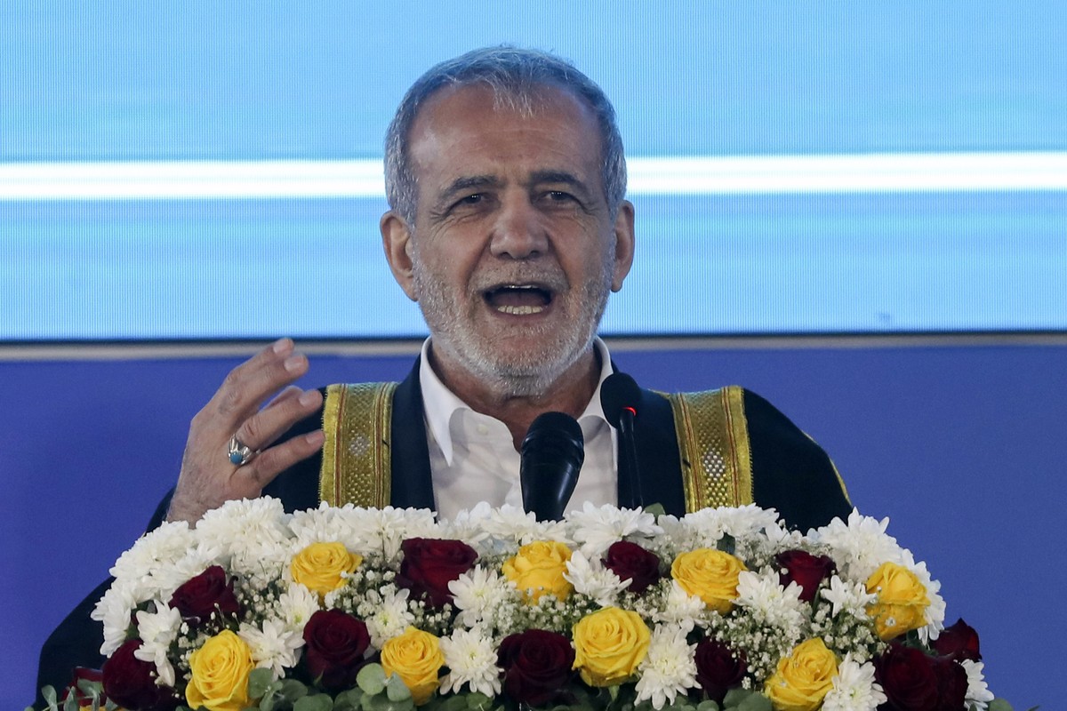 Iran's President Masoud Pezeshkian delivers a speech, wearing the traditional Arab dress, during his visit in Basra, Iraq, Friday, Sept. 13, 2024. (AP Photo/Nabil al-Jourani)