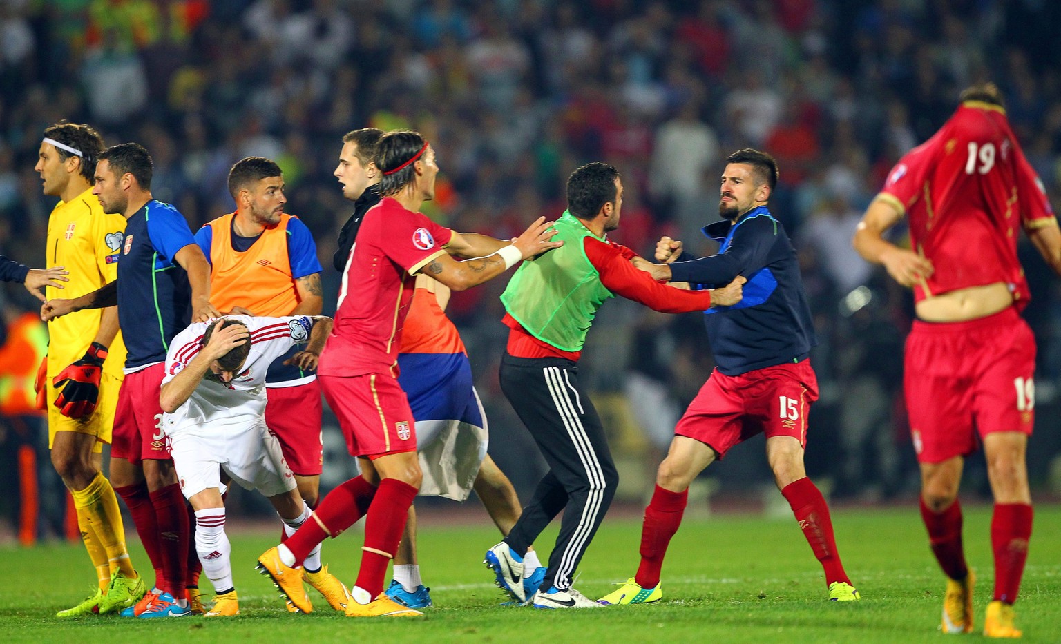 Solche Bilder will auf Europas Fussballplätzen niemand sehen.