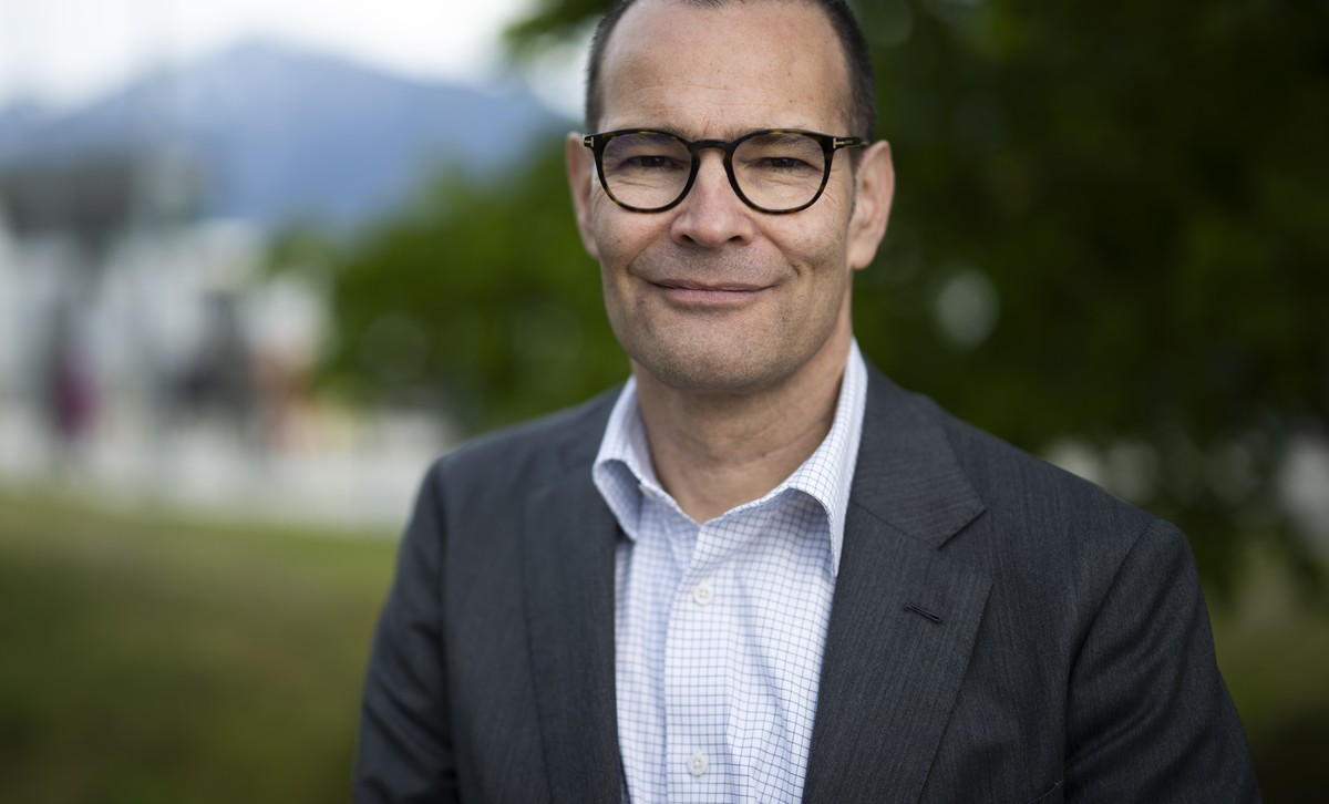 Christoph Brand, CEO der Axpo, posiert am Rande der Eroeffnung einer Wasserstoffanlage des Energieunternehmens, am Freitag, 26. April 2024, in Domat/Ems. (KEYSTONE/Gian Ehrenzeller)