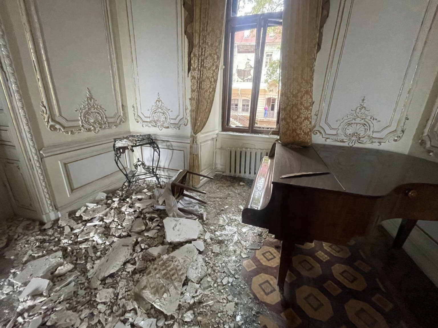 Neben der Kathedrale in Odessa wurde auch ein weiteres Baudenkmal beschädigt – das Haus der Wissenschaftler (Villa des Grafen Tolstoi).