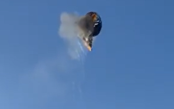 Der brennende Ballon vor dem Absturz.