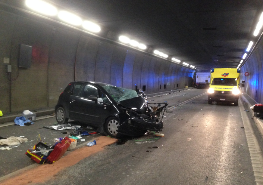 Unfall Gotthardtunnel 13. Dezember 2017. (Bild: Kapo Uri)