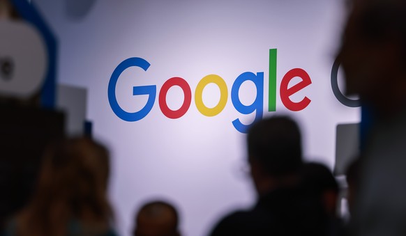 epa12001490 People walk past the logo of Google during the Hanover Fair 2025 (Hannover Messe) in Hanover, Germany, 31 March 2025. More than 4,000 exhibitors are expected to showcase their innovations  ...