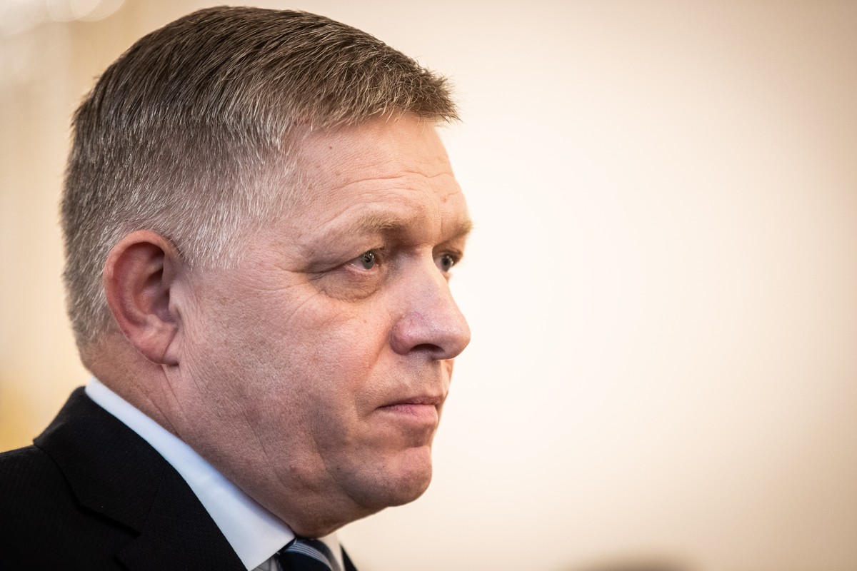 epa11342156 (FILE) - Slovakia's newly appointed Prime Minister Robert Fico attends the new cabinet's inauguration at the Presidential Palace in Bratislava, Slovakia, 25 October 2023 (reissue ...