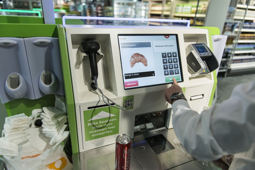 Self checkout at Coop Sihlcity in Zurich, pictured on January 29, 2015. (KEYSTONE/Christian Beutler)

Self Checkout im Coop Sihlcity am 29. Januar 2015 in Zuerich. (KEYSTONE/Christian Beutler)