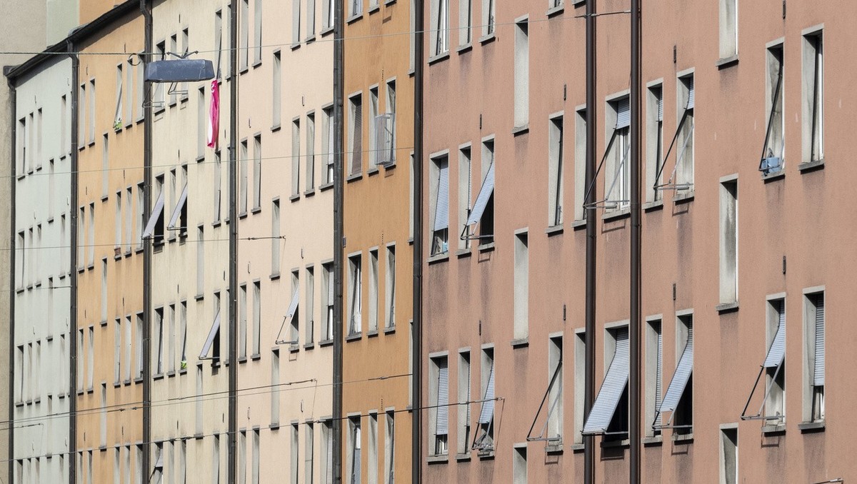 Mehrfamilienhaeuser in der Stadt Zuerich, aufgenommen am Montag, 6. Maerz 2023. Die Wohnungen in Züuerich sind knapp, die Leerstandsquote in der Stadt betraegt 0,07 Prozent. (KEYSTONE/Ennio Leanza)