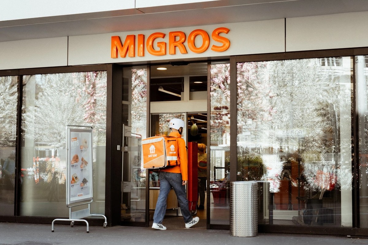 https://www.aargauerzeitung.ch/wirtschaft/migros-neuer-anlauf-mit-online-lieferungen-ld.4155645

«10'000 Artikel: Migros wagt nach Flops neuen Anlauf mit Online-Lieferungen»
CH Media / Benjamin W ...