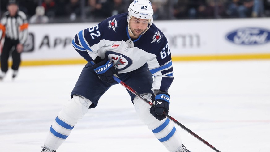 NHL, Eishockey Herren, USA Winnipeg Jets at Utah Jan 20, 2025 Salt Lake City, Utah, USA Winnipeg Jets right wing Nino Niederreiter 62 skates with the puck against the Utah Hockey Club during the first ...
