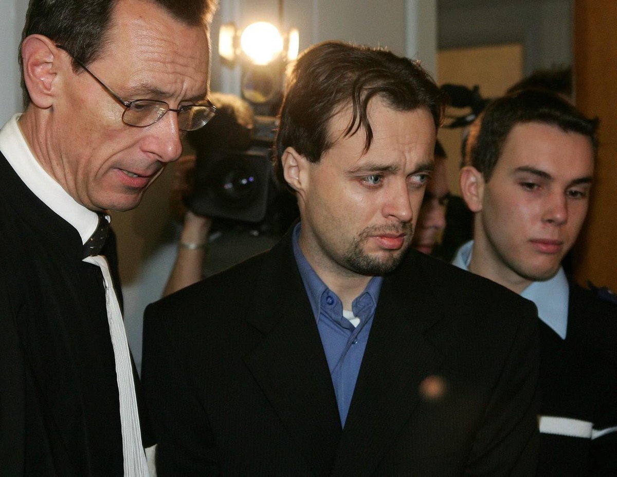 Frenchman Stephane Breitwieser (C) and his lawyer Thierry Moser arrive for Breitwieser's trial at Strasbourg's court room, eastern France, Thursday 06 January 2005. Breitwieser stole over 20 ...