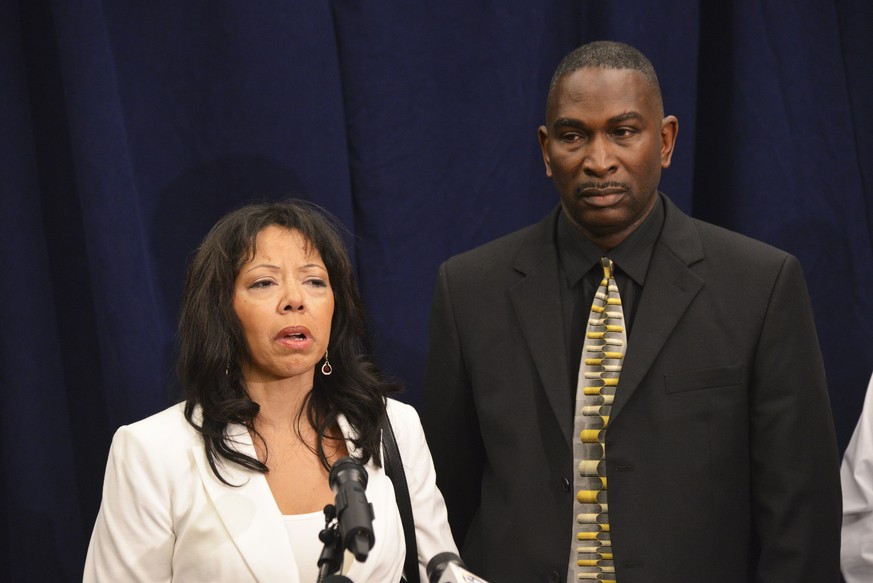Die Eltern des getöteten Jordan Davis nach der Urteilsverkündung.