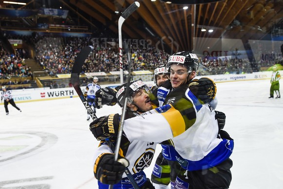 Lugano&#039; Alessio Bertaggia, Gregory Hofmann and Dan Spang, from left, celebrates after Hofmann scored 0-1 against Team Canada&#039;s Jeff Glass, during the final game between Team Canada and Switz ...