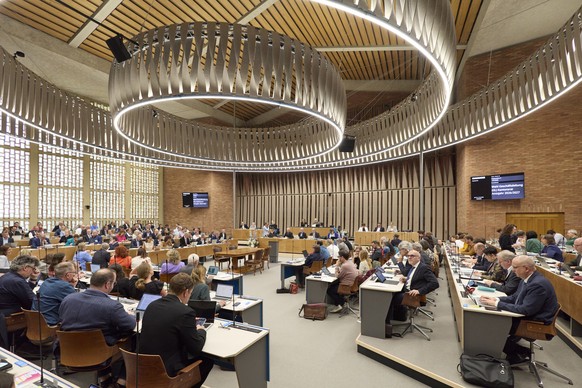 Eine Uebersichtsaufnahme zeigt den Zuercher Kantonsratsaal waehrend einer Kantonsratssitzung, am Montag, 4. Mai 2026 in Zuerich. (KEYSTONE/Michael Buholzer)...