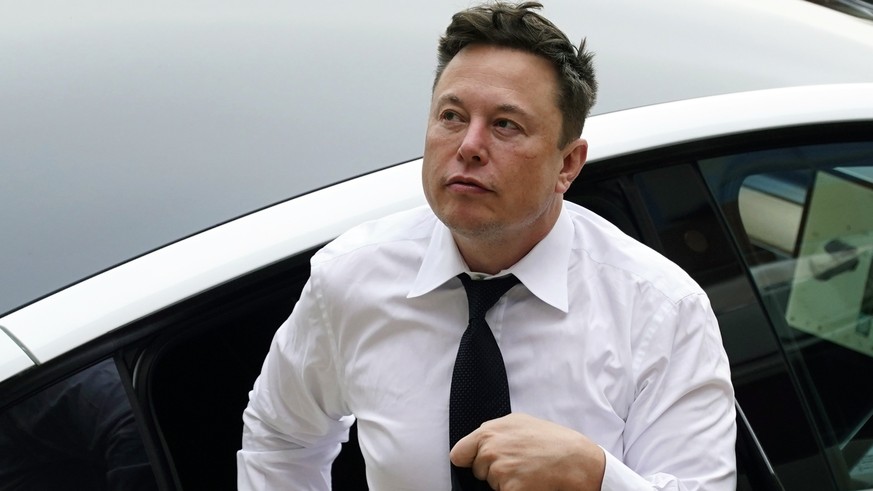 FILE - Elon Musk arrives at the justice center in Wilmington, Del., Tuesday, July 13, 2021. According to a filing posted late Wednesday, Dec. 14, 2022, by the U.S. Securities and Exchange Commission,  ...