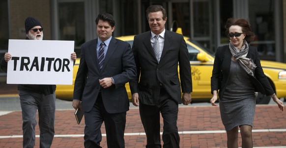 epa06589691 Former Trump Campaign Manager Paul Manafort (C), with his wife Kathleen Manafort (R), arrives for arraignment at the Federal Courthouse in Alexandria, Virginia, USA, 08 March 2018. Manafor ...