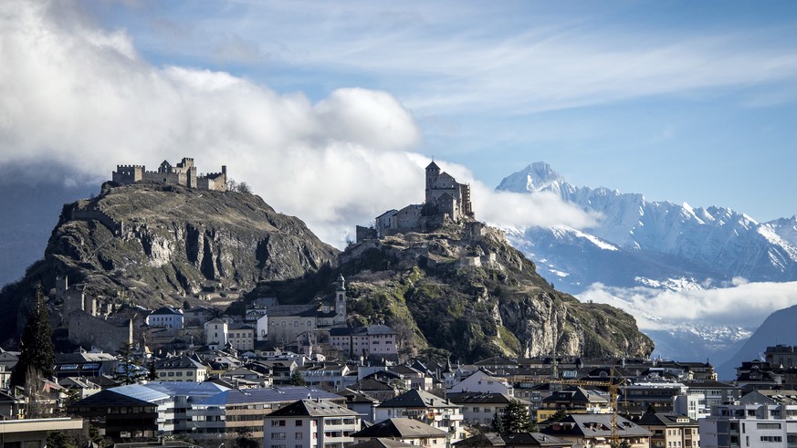 ZUR OLYMPIA-KANDIDATUR VON SION FUER DIE OLYMPISCHEN WINTERSPIELE 2026 STELLEN WIR IHNEN ZU DEN AUSTRAGUNGSORTEN FOLGENDES BILDMATERIAL ZUR VERFUEGUNG  Le chateau de Tourbillon et Valere, la ville de ...